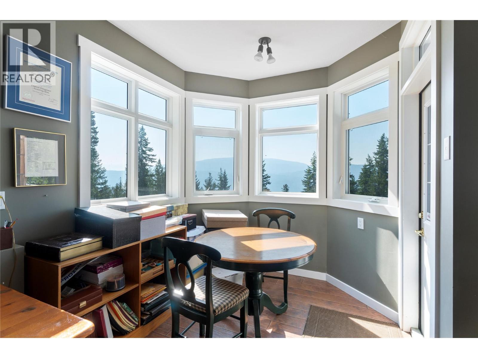 7660 Lichen Road, Anglemont, BC - Indoor Photo Showing Dining Room