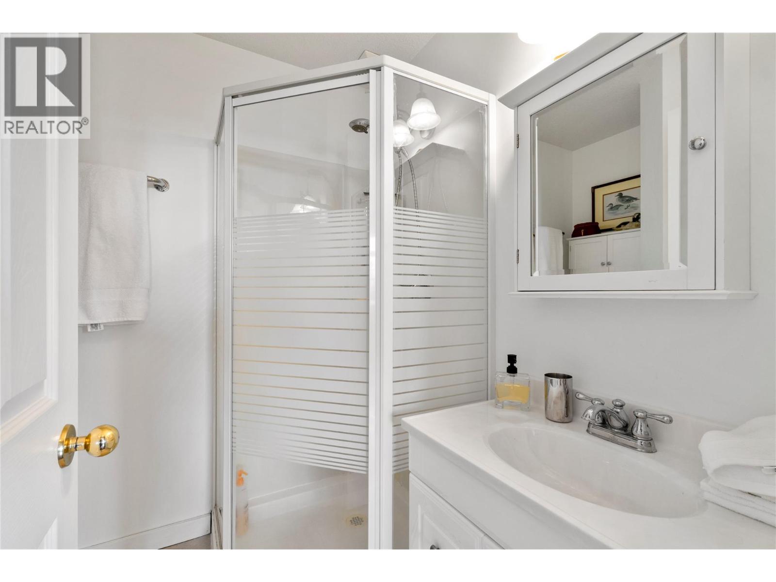 7660 Lichen Road, Anglemont, BC - Indoor Photo Showing Bathroom