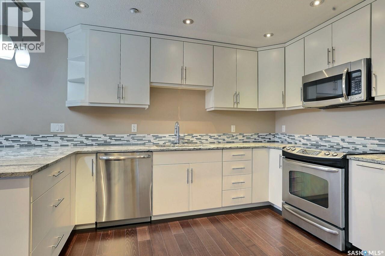 207 2300 Broad Street, Regina, SK - Indoor Photo Showing Kitchen With Upgraded Kitchen