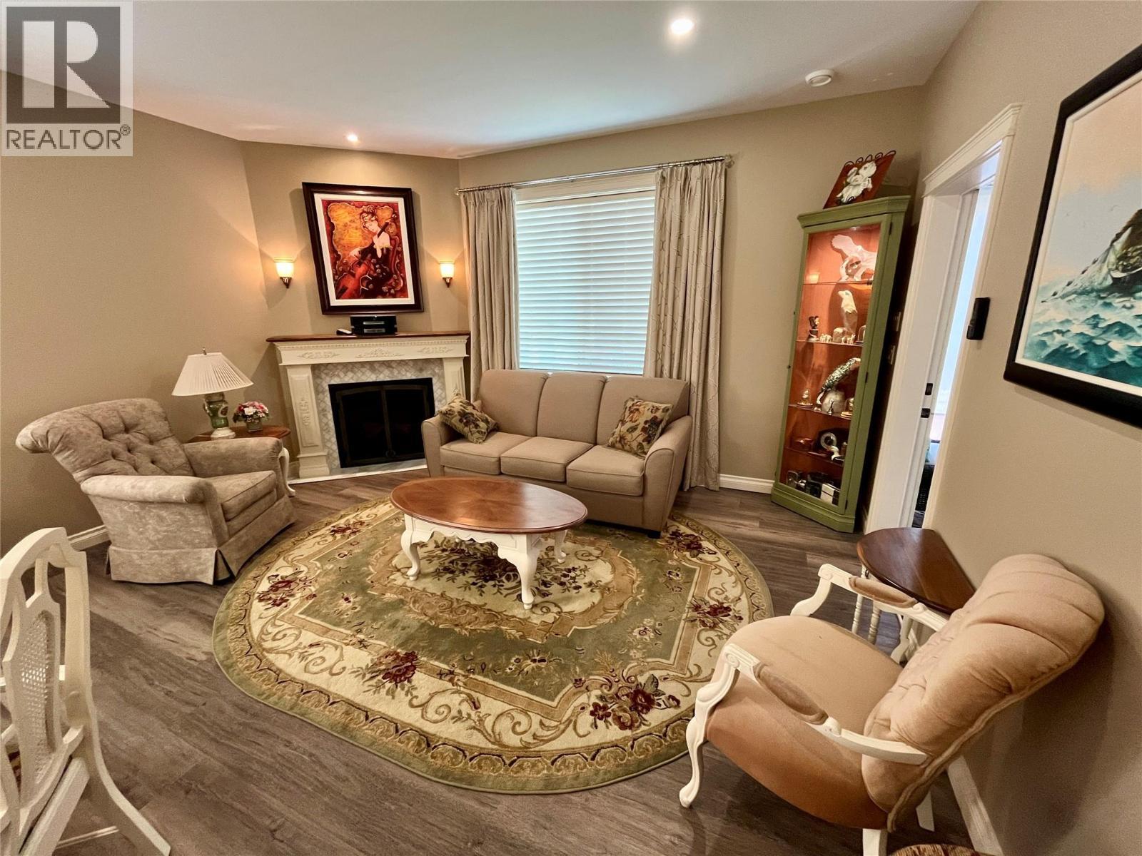 1132 Willow Row, Sicamous, BC - Indoor Photo Showing Living Room With Fireplace