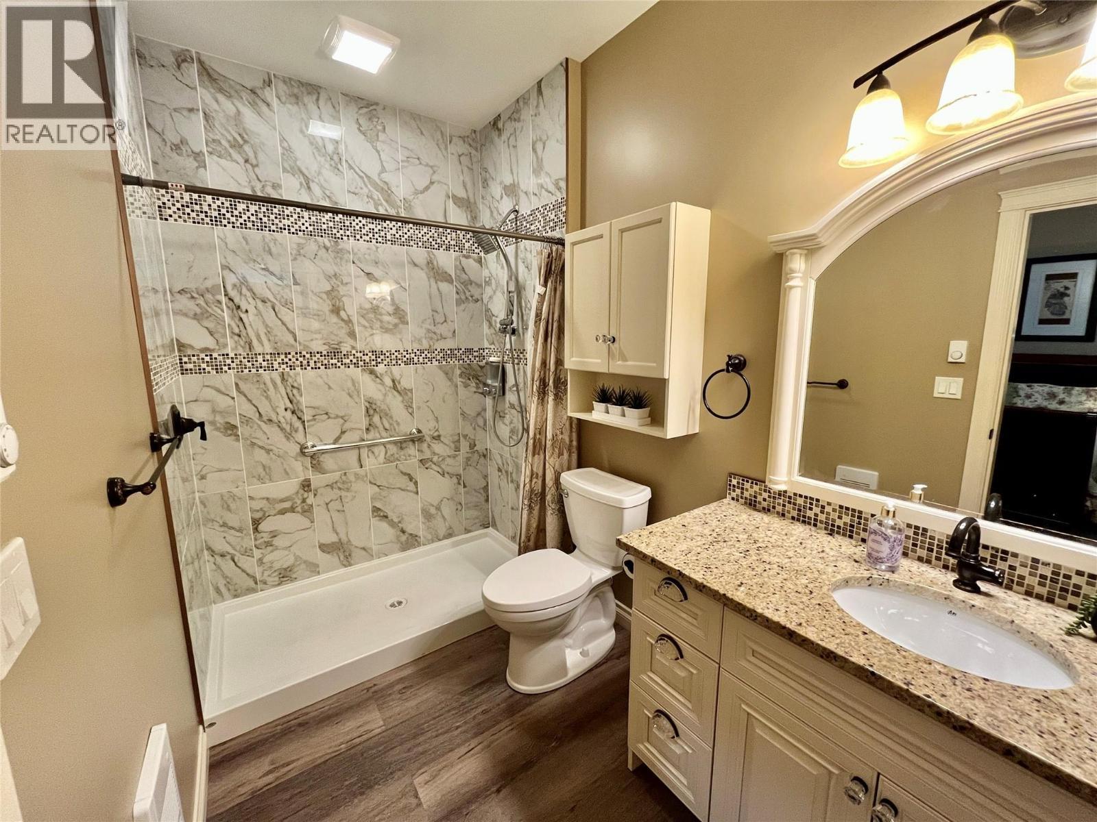 1132 Willow Row, Sicamous, BC - Indoor Photo Showing Bathroom