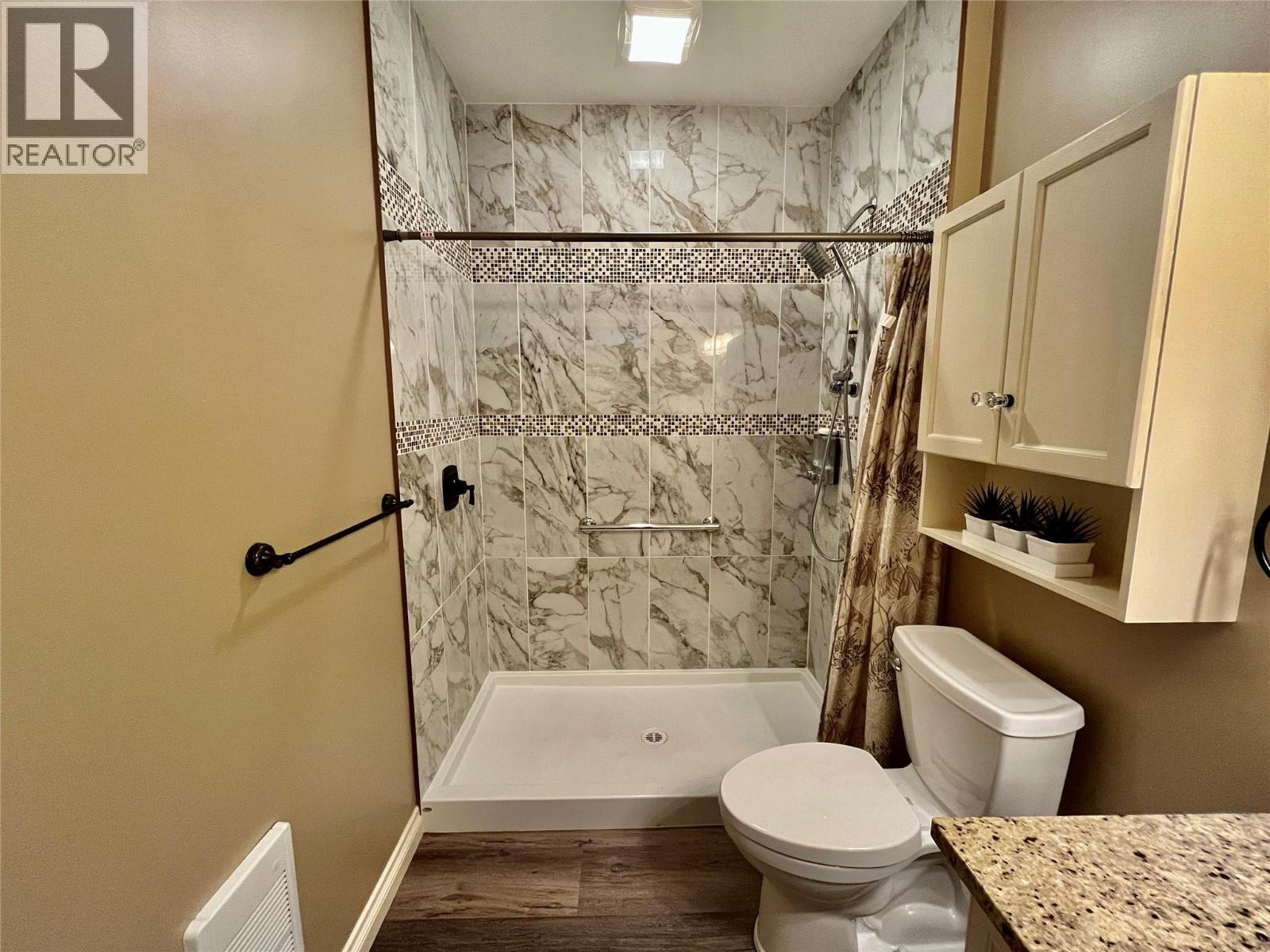 1132 Willow Row, Sicamous, BC - Indoor Photo Showing Bathroom