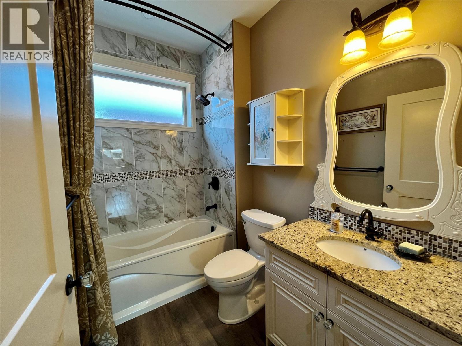 1132 Willow Row, Sicamous, BC - Indoor Photo Showing Bathroom