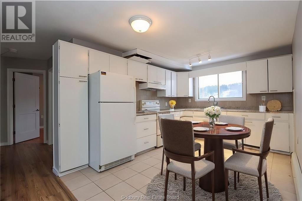 1663 Wendy, Val Caron, ON - Indoor