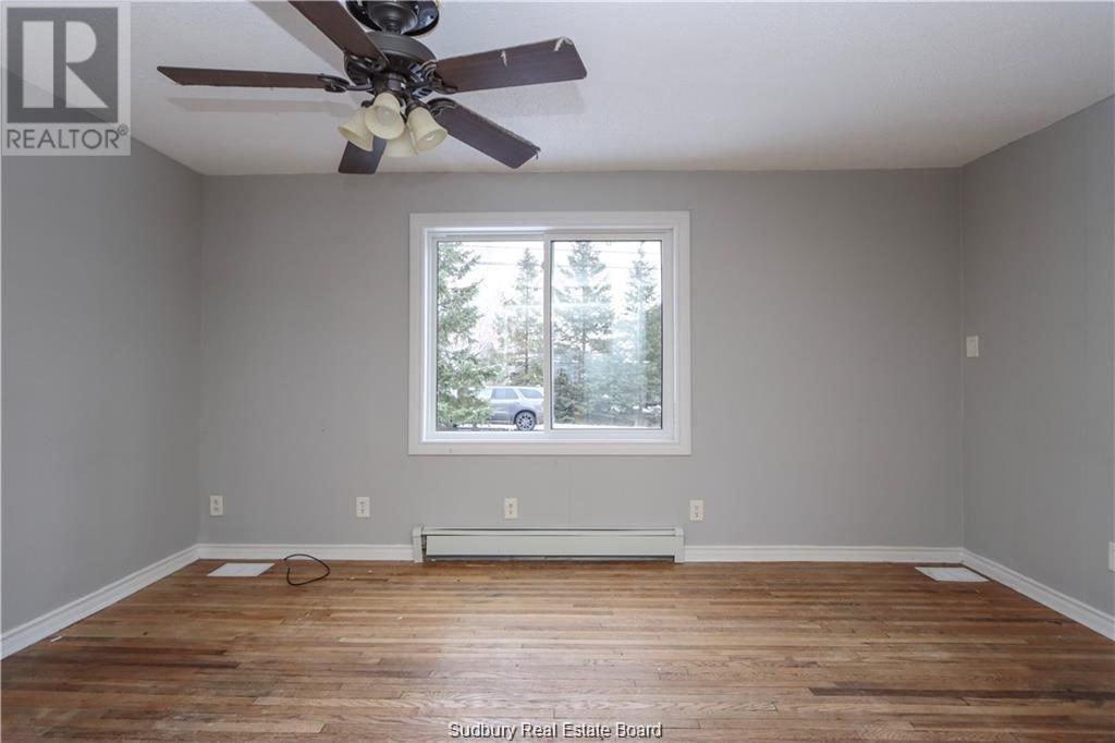 1663 Wendy, Val Caron, ON - Indoor Photo Showing Other Room