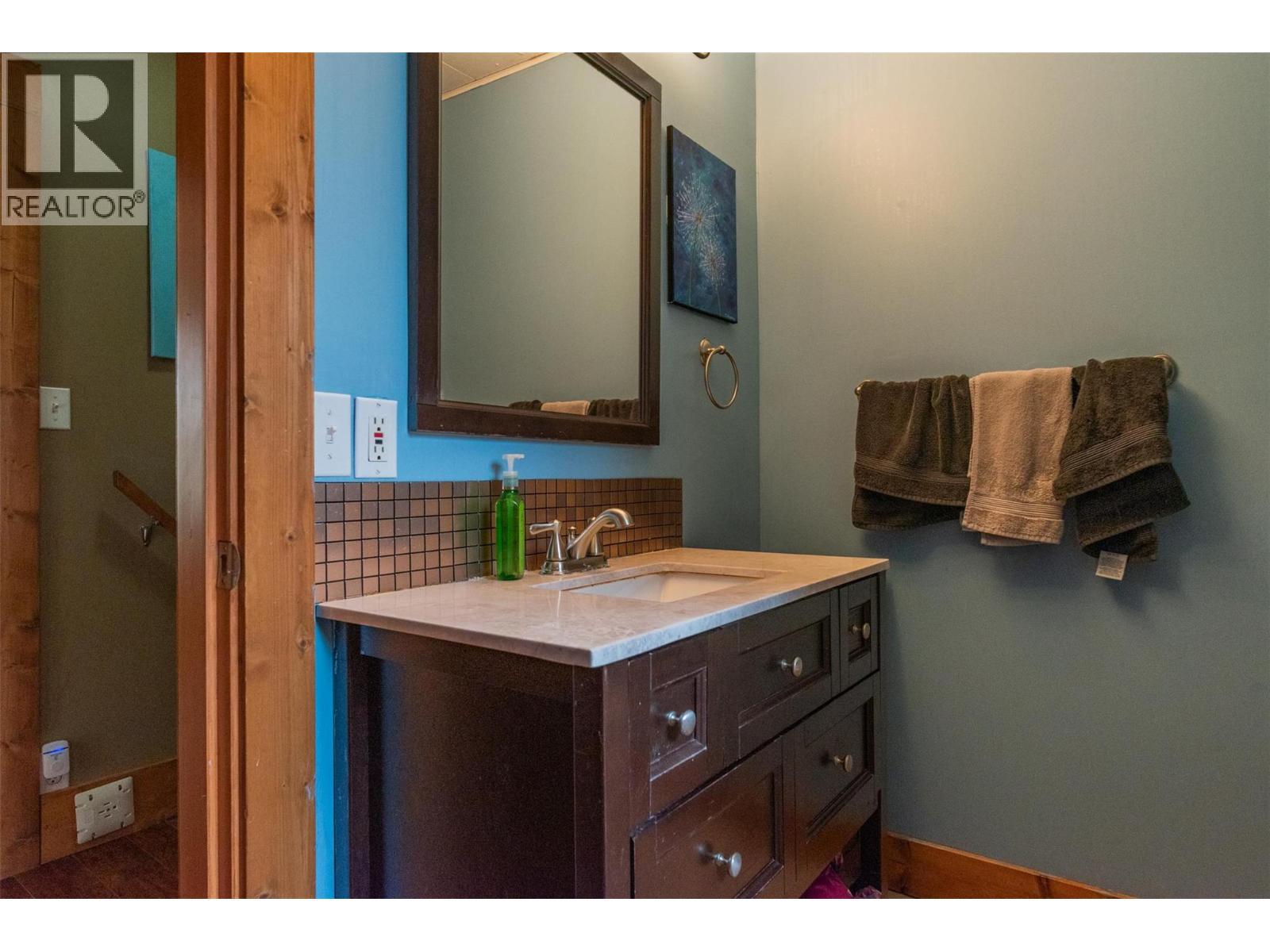 1930 Daniel Street, Trail, BC - Indoor Photo Showing Bathroom
