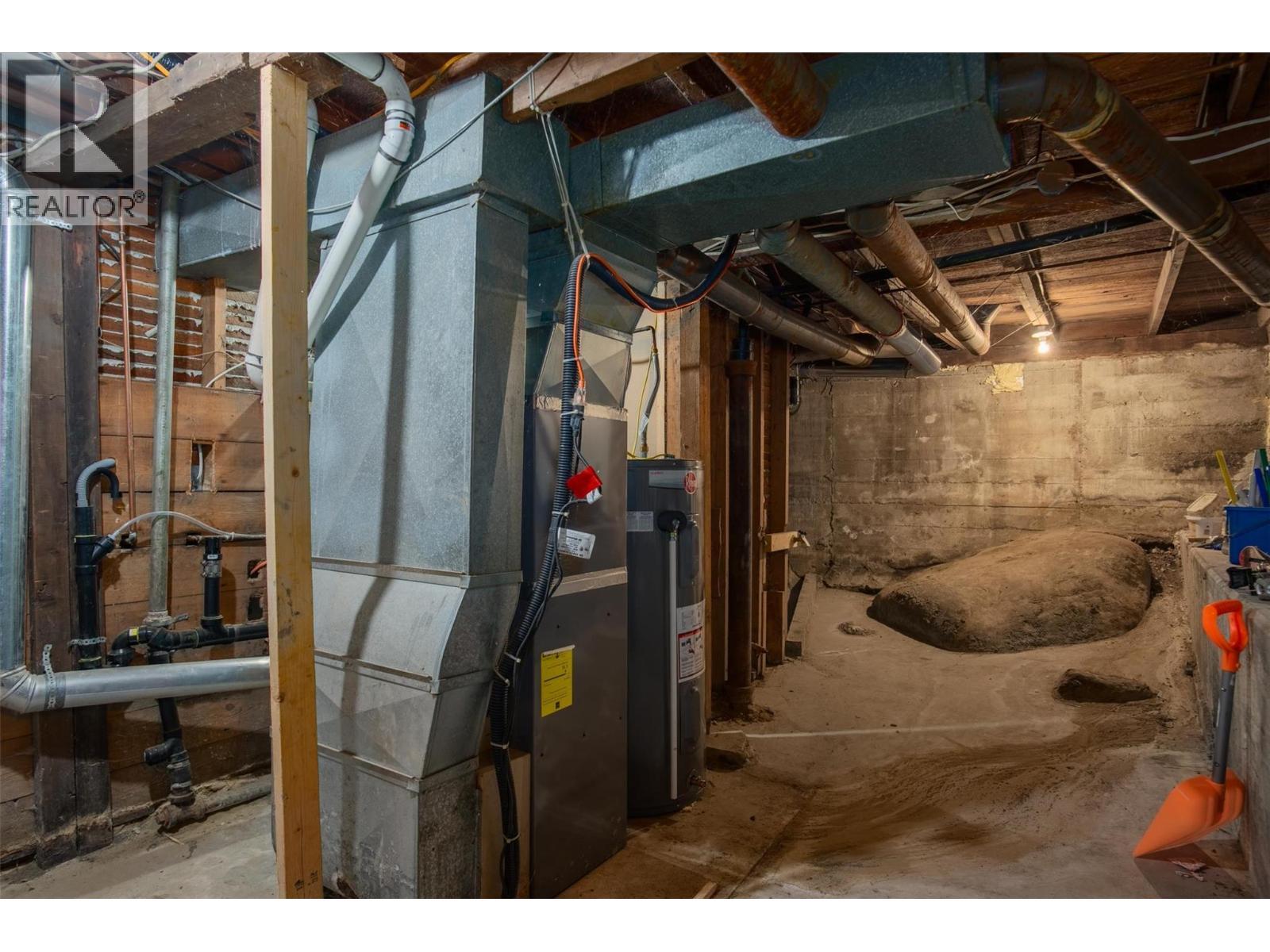 1930 Daniel Street, Trail, BC - Indoor Photo Showing Basement