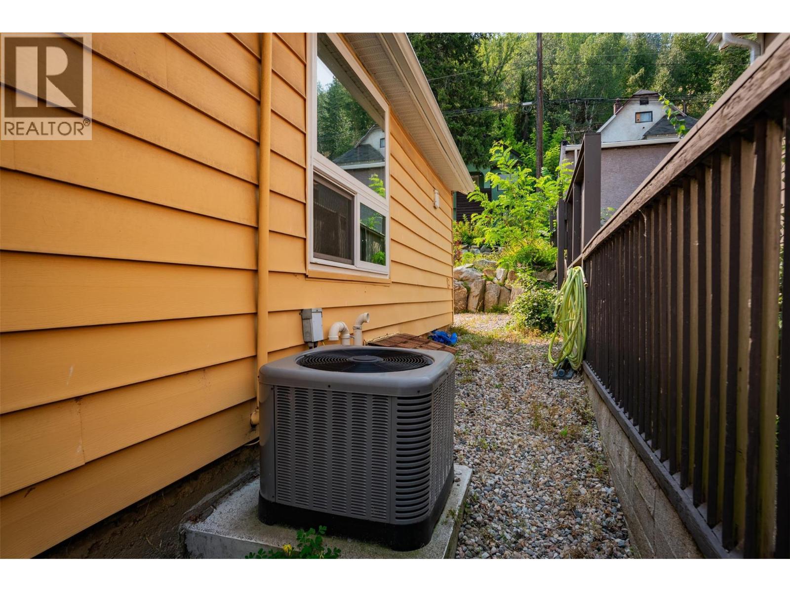 1930 Daniel Street, Trail, BC - Outdoor With Exterior