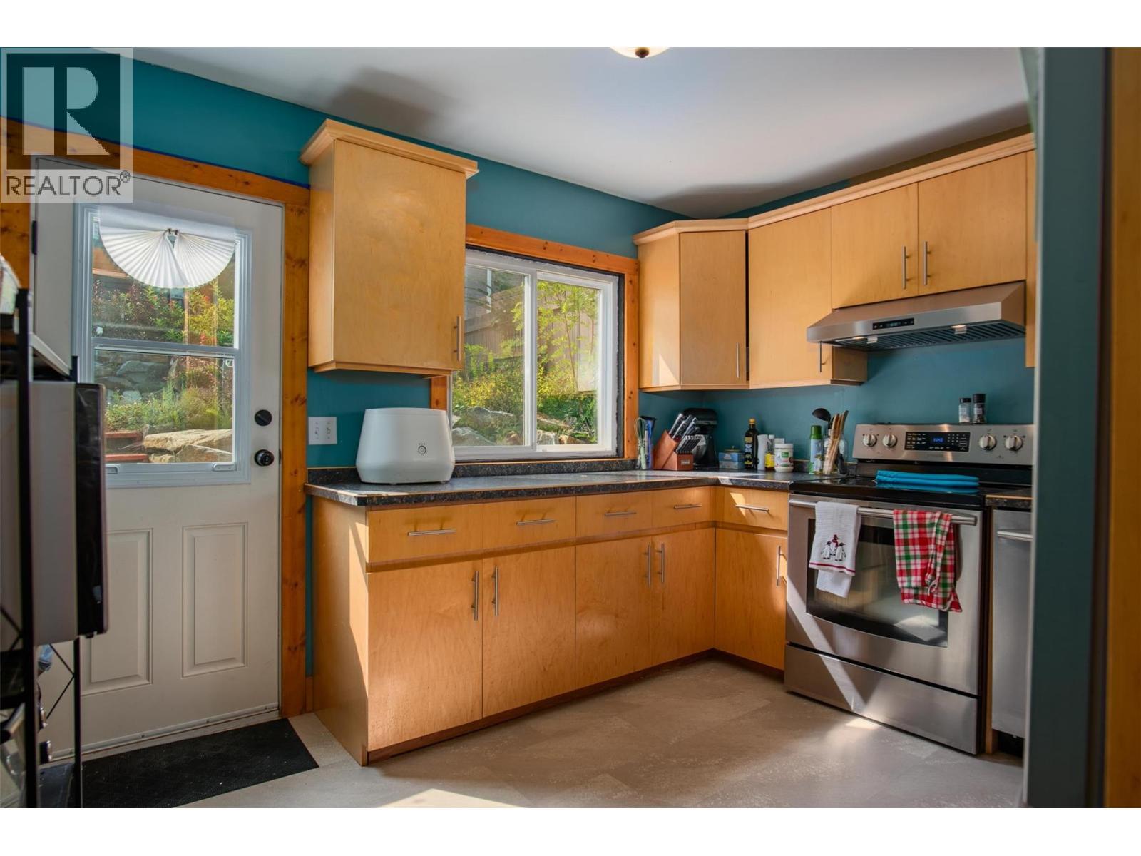 1930 Daniel Street, Trail, BC - Indoor Photo Showing Kitchen