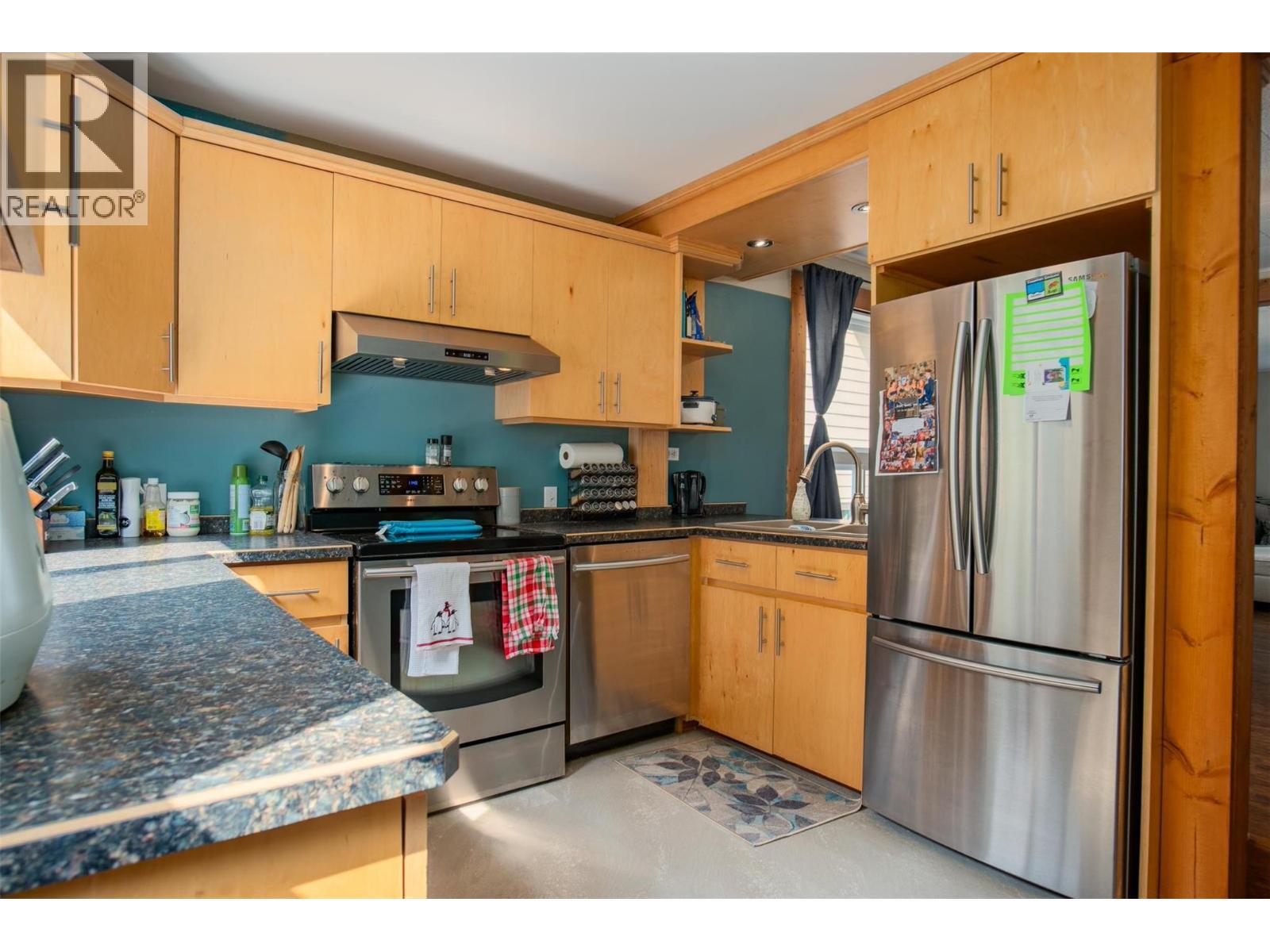 1930 Daniel Street, Trail, BC - Indoor Photo Showing Kitchen