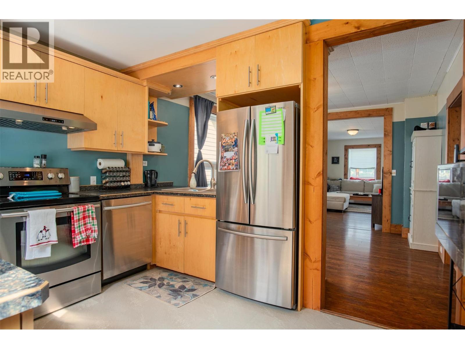 1930 Daniel Street, Trail, BC - Indoor Photo Showing Kitchen