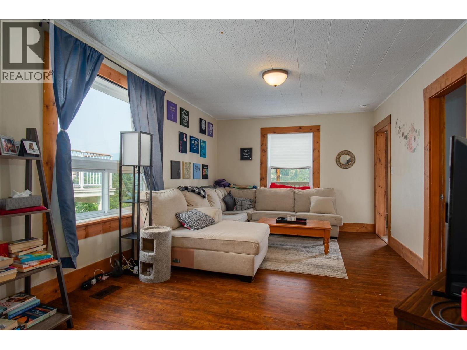 1930 Daniel Street, Trail, BC - Indoor Photo Showing Living Room