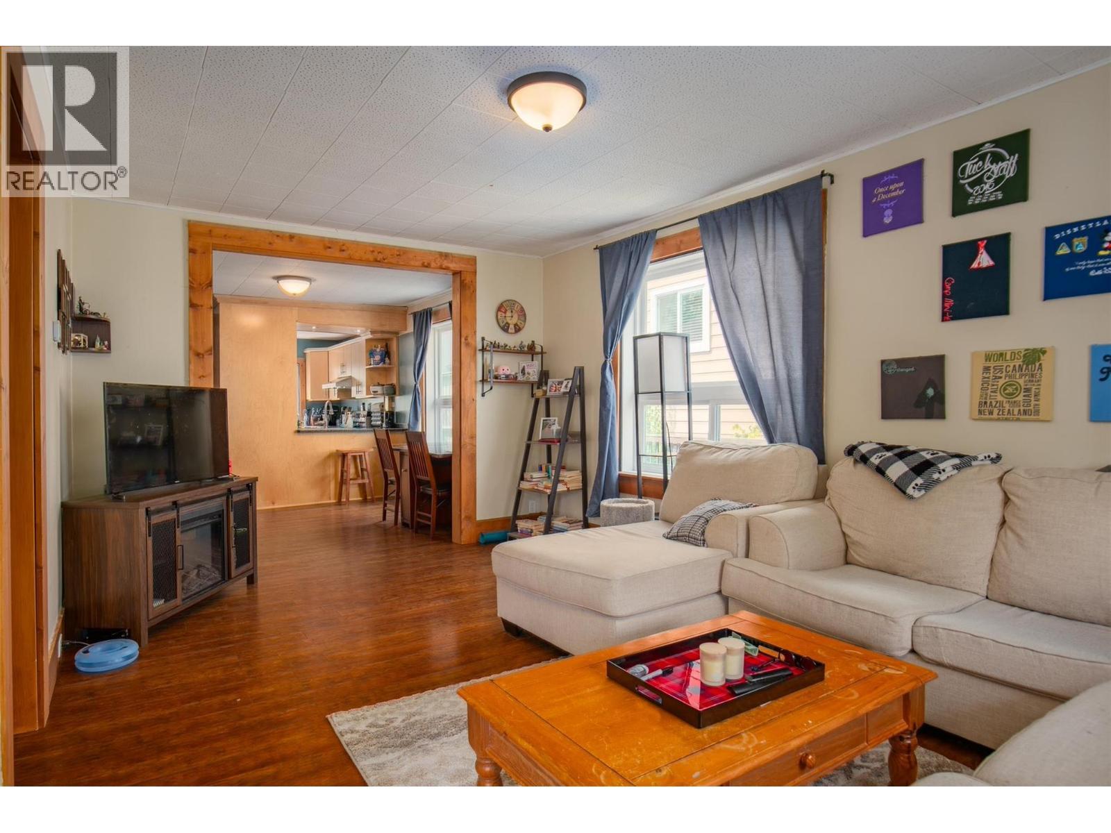 1930 Daniel Street, Trail, BC - Indoor Photo Showing Living Room
