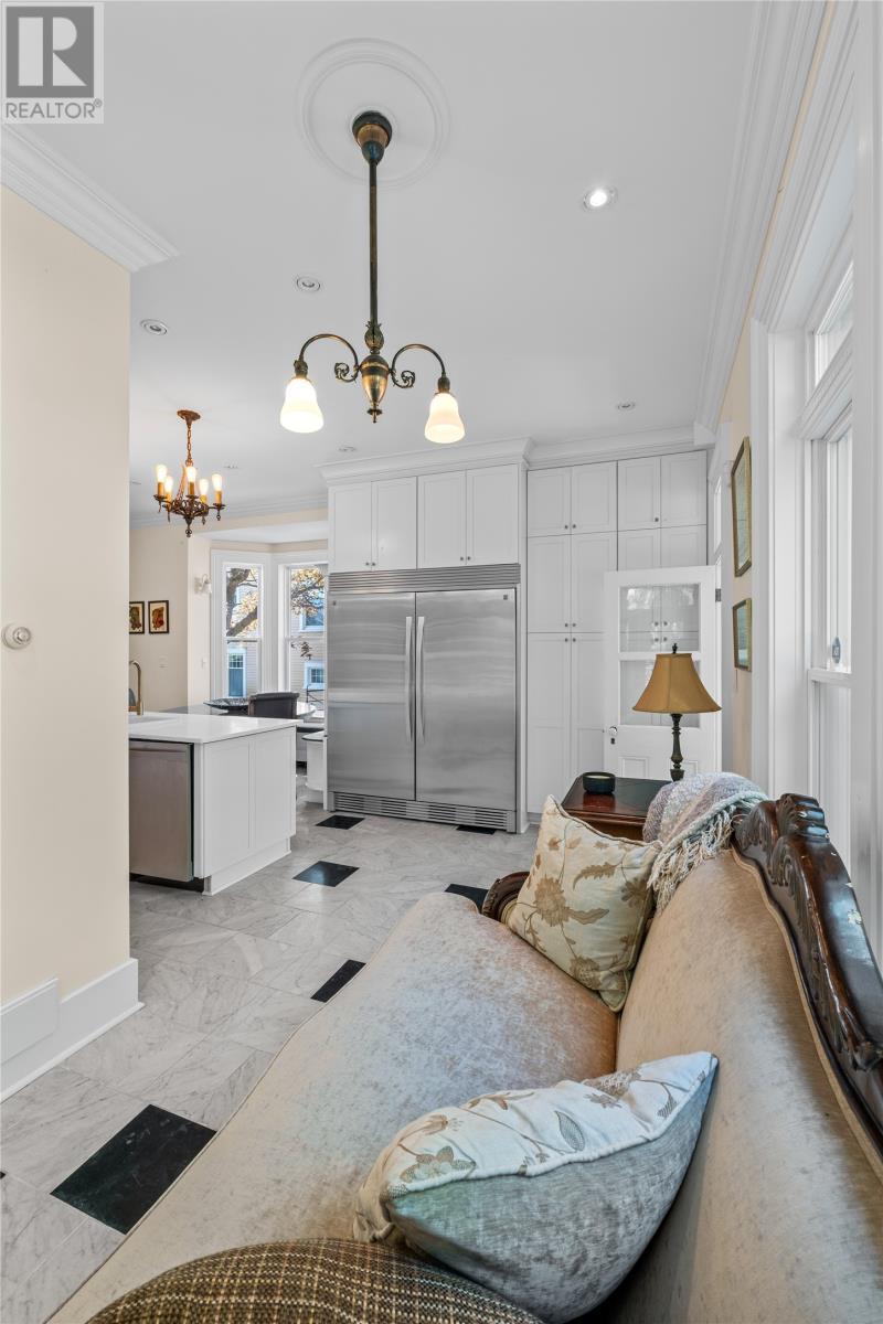 146 Hamilton Avenue, St. John'S, NL - Indoor Photo Showing Kitchen
