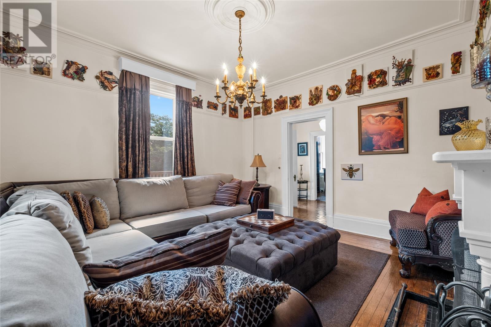 146 Hamilton Avenue, St. John'S, NL - Indoor Photo Showing Living Room