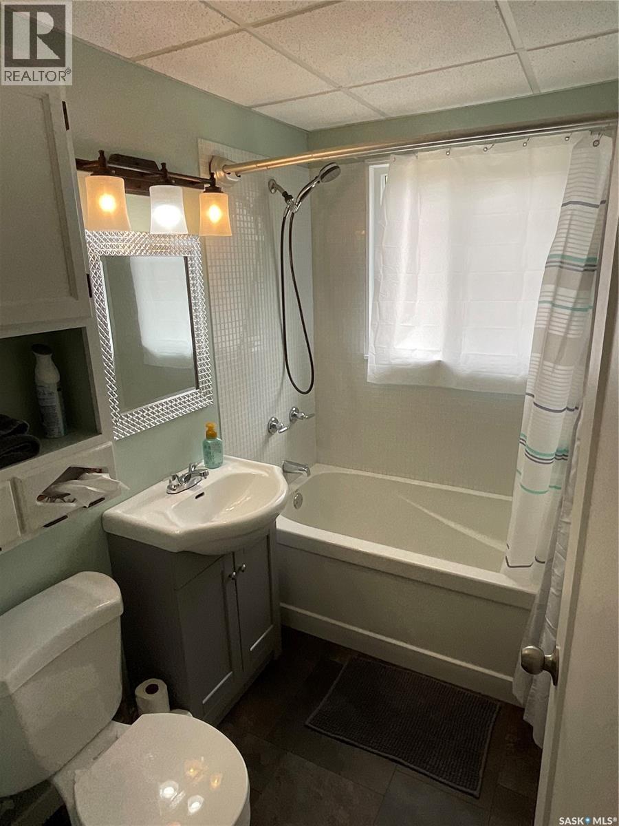 3829 First Point Beach Drive, Hoodoo Rm No. 401, SK - Indoor Photo Showing Bathroom