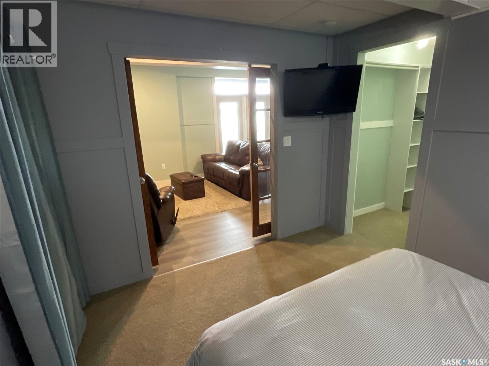 3829 First Point Beach Drive, Hoodoo Rm No. 401, SK - Indoor