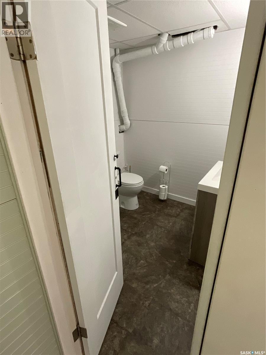 3829 First Point Beach Drive, Hoodoo Rm No. 401, SK - Indoor Photo Showing Bathroom