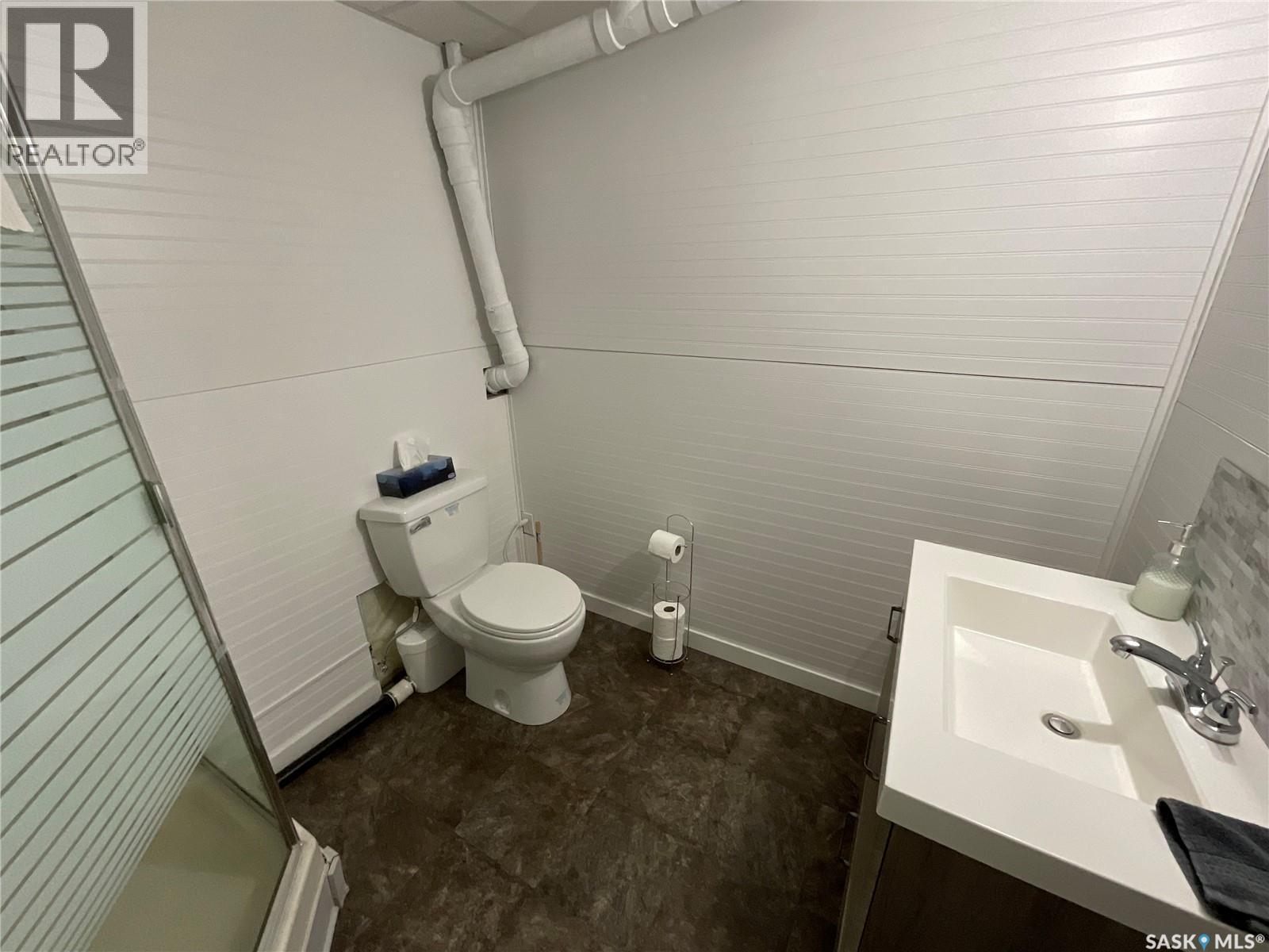 3829 First Point Beach Drive, Hoodoo Rm No. 401, SK - Indoor Photo Showing Bathroom