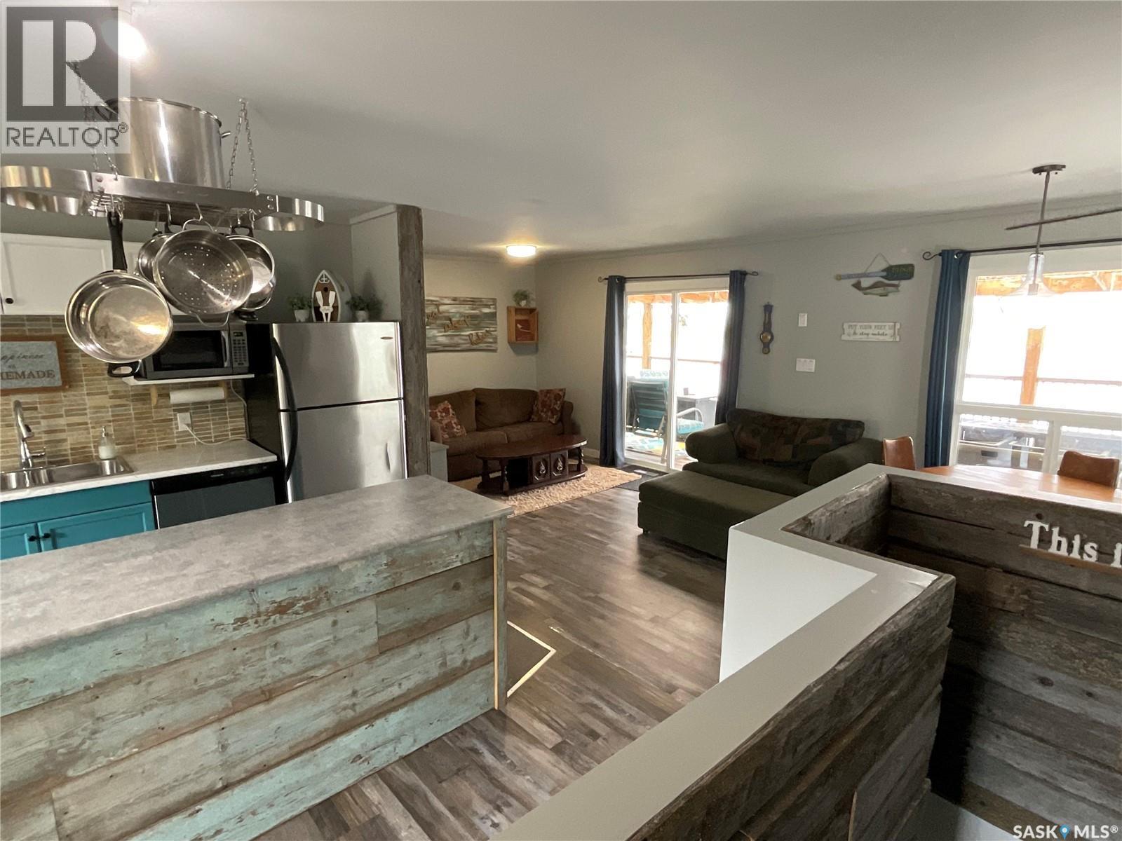 3829 First Point Beach Drive, Hoodoo Rm No. 401, SK - Indoor Photo Showing Living Room