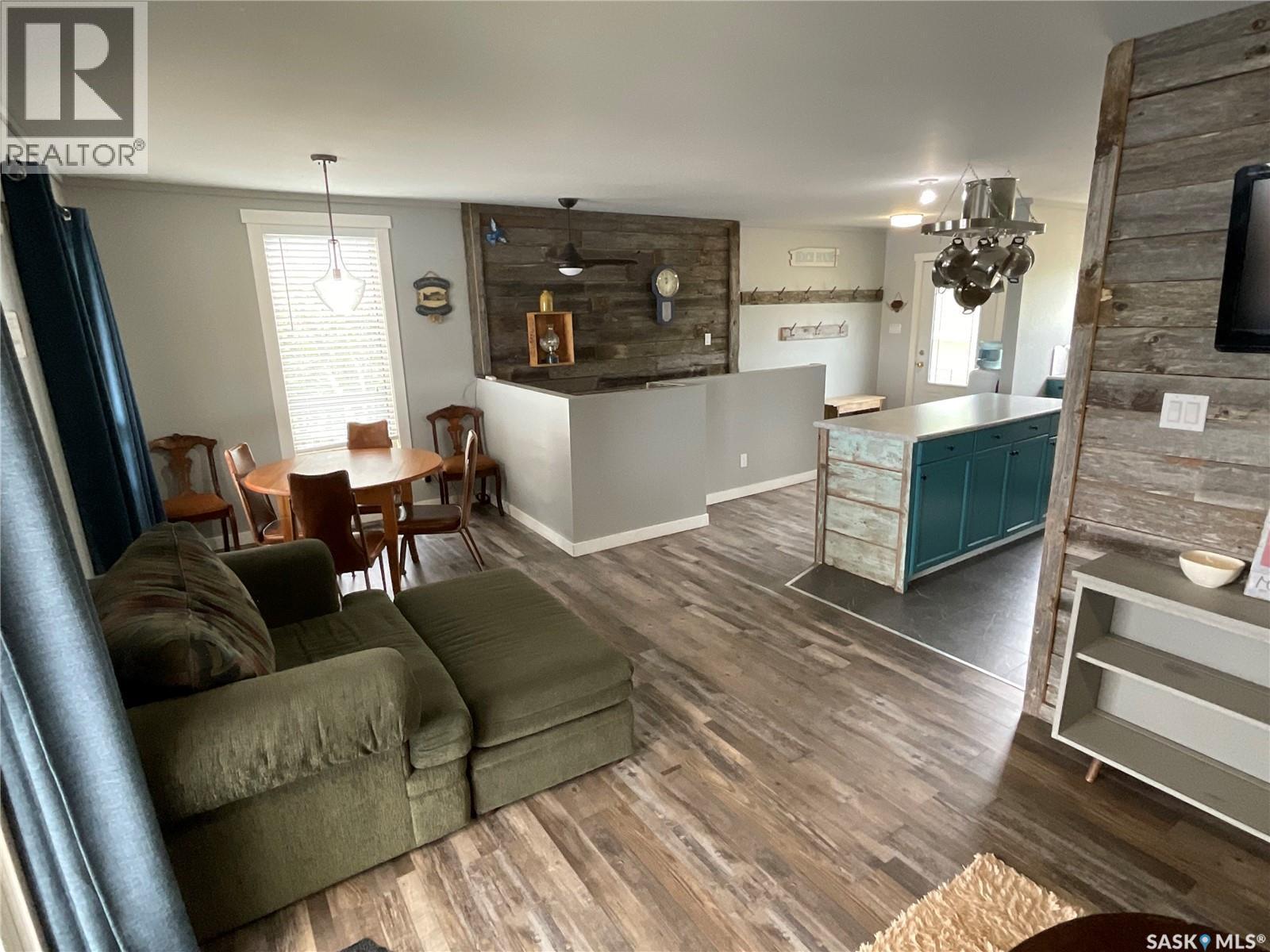 3829 First Point Beach Drive, Hoodoo Rm No. 401, SK - Indoor Photo Showing Living Room