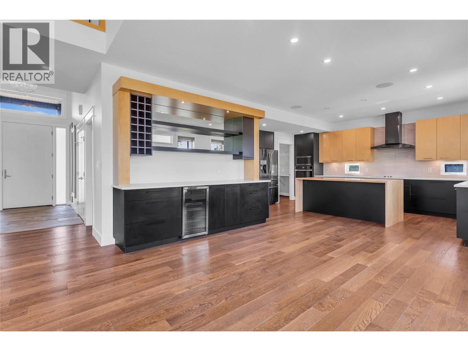 1281 23 Street Se, Salmon Arm, BC - Indoor Photo Showing Kitchen