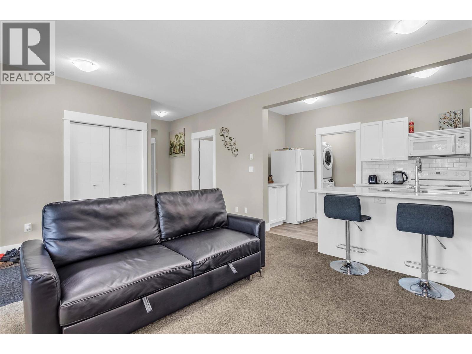 1281 23 Street Se, Salmon Arm, BC - Indoor Photo Showing Other Room