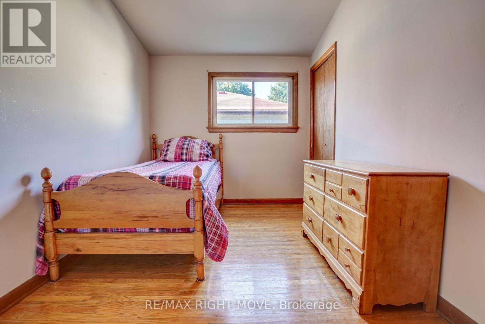 348 Collins Drive, Orillia, ON - Indoor Photo Showing Bedroom