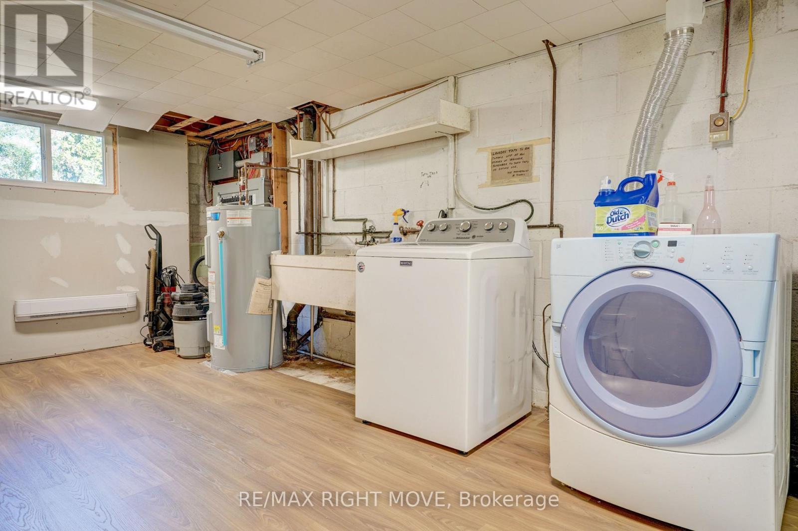 348 Collins Drive, Orillia, ON - Indoor Photo Showing Laundry Room