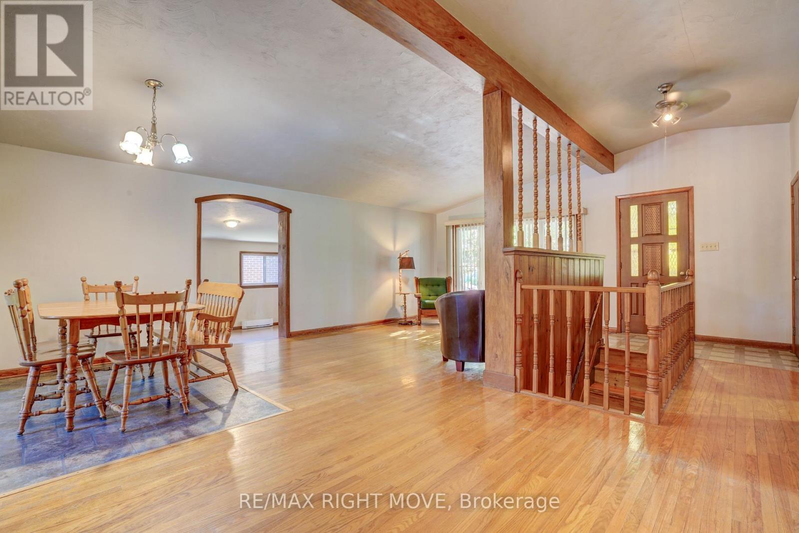 348 Collins Drive, Orillia, ON - Indoor Photo Showing Dining Room