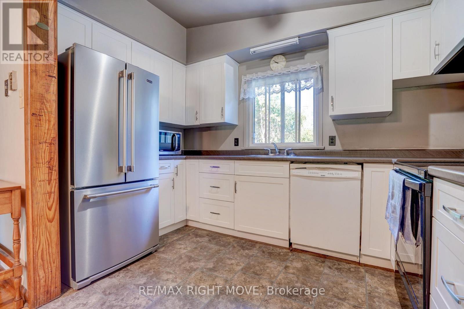 348 Collins Drive, Orillia, ON - Indoor Photo Showing Kitchen
