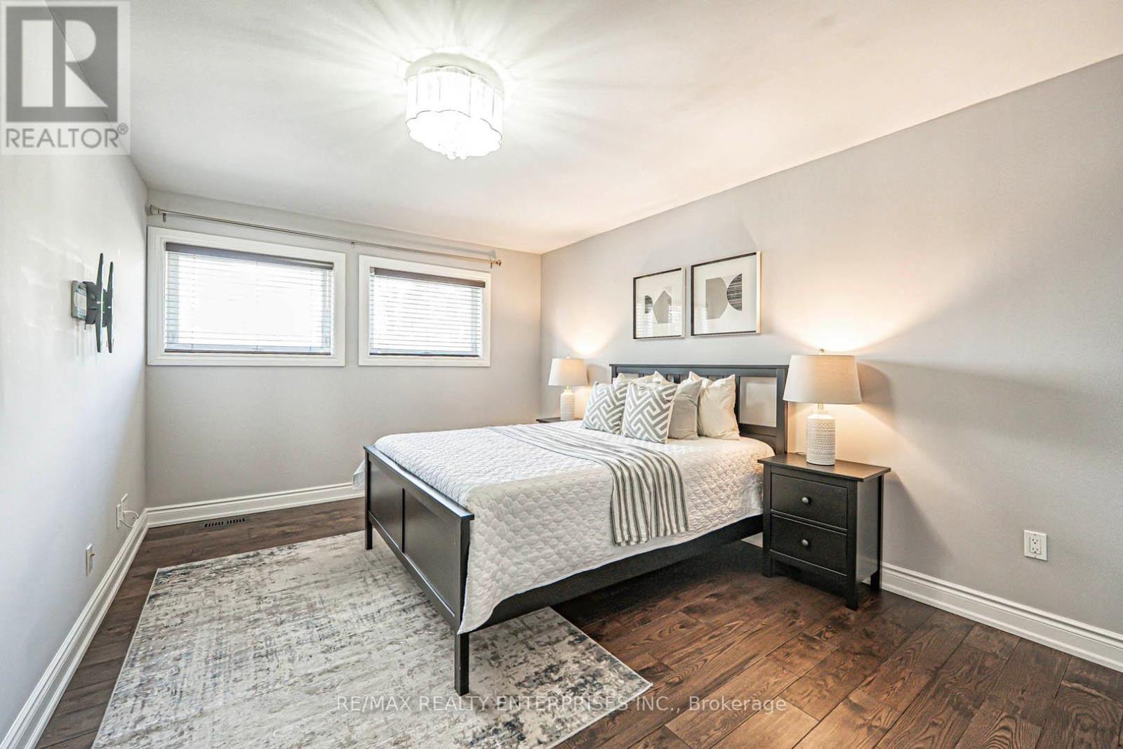 2344 Kenbarb Road, Mississauga, ON - Indoor Photo Showing Bedroom