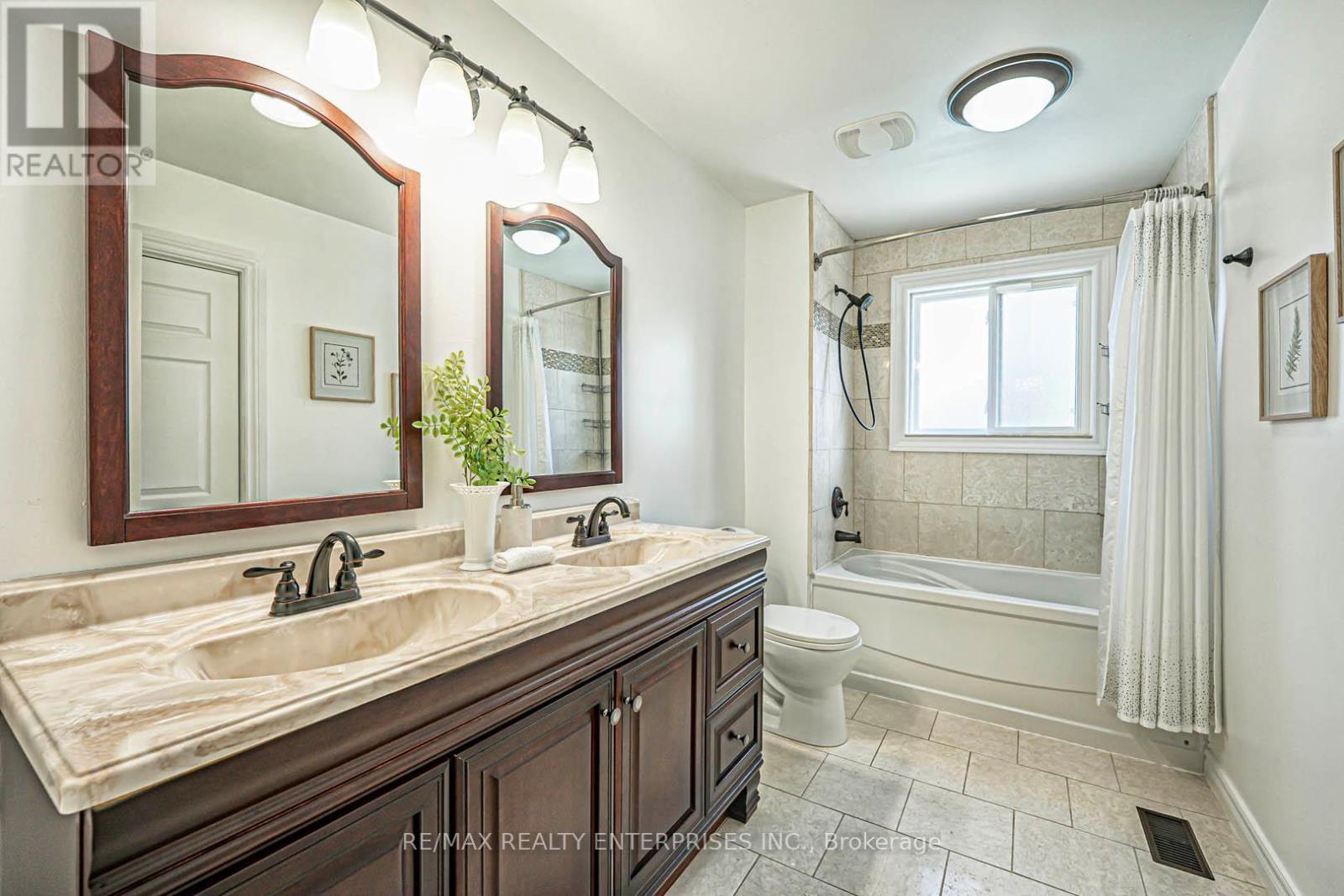 2344 Kenbarb Road, Mississauga, ON - Indoor Photo Showing Bathroom