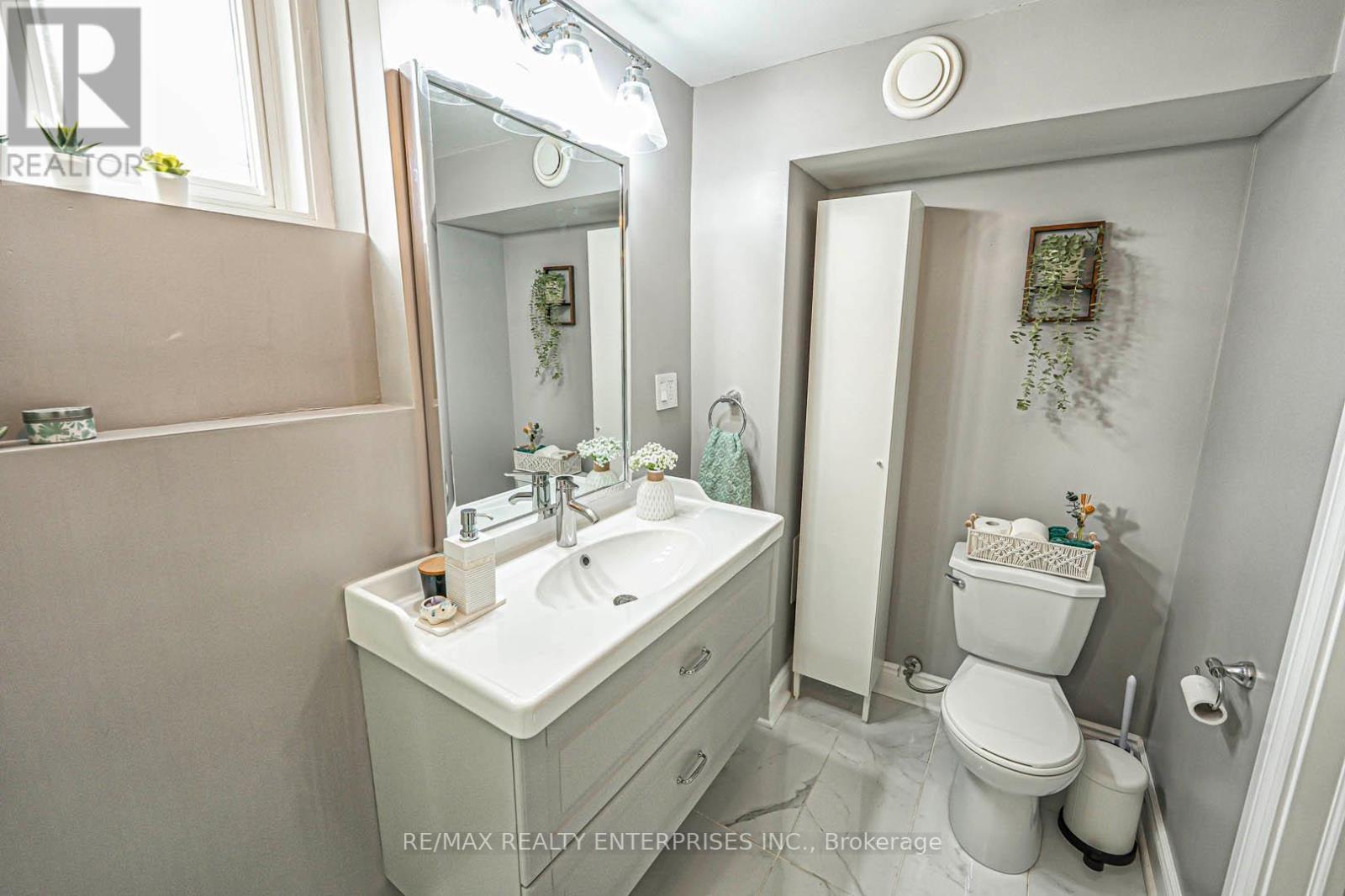 2344 Kenbarb Road, Mississauga, ON - Indoor Photo Showing Bathroom