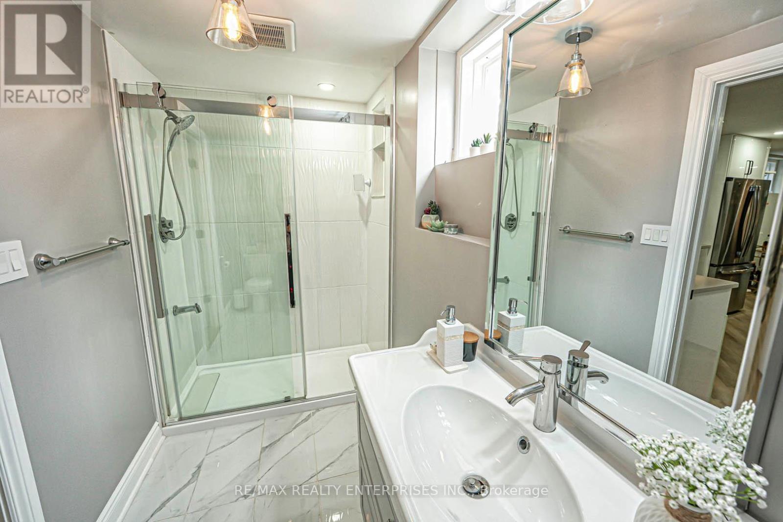 2344 Kenbarb Road, Mississauga, ON - Indoor Photo Showing Bathroom