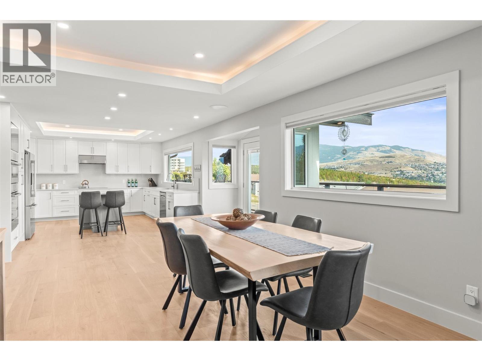 Dining space - 8990 College Drive, Coldstream, BC - Indoor Photo Showing Dining Room