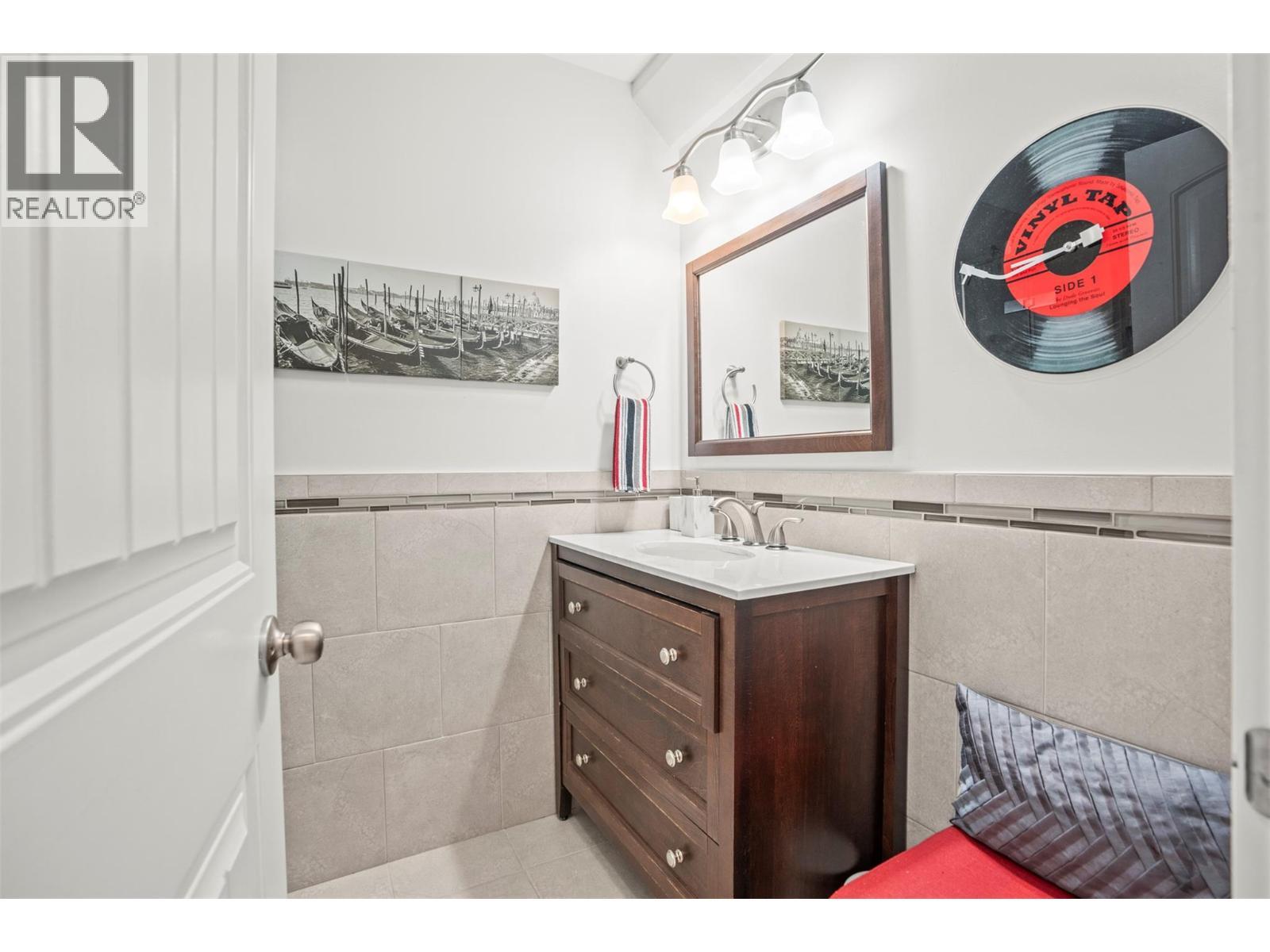 Lower level bathroom 3pc - 8990 College Drive, Coldstream, BC - Indoor Photo Showing Bathroom