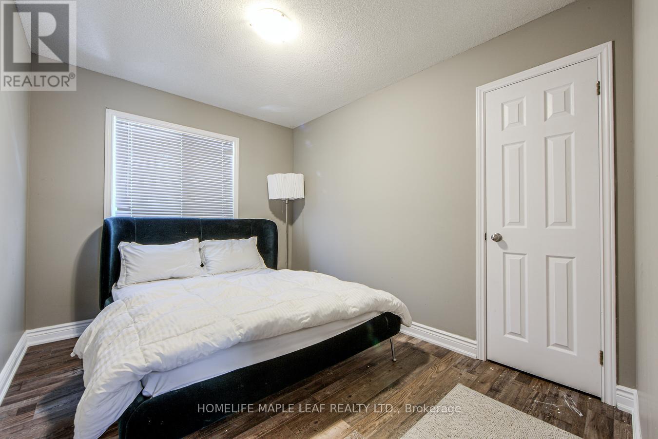 927 #97 Regional Road, Hamilton, ON - Indoor Photo Showing Bedroom