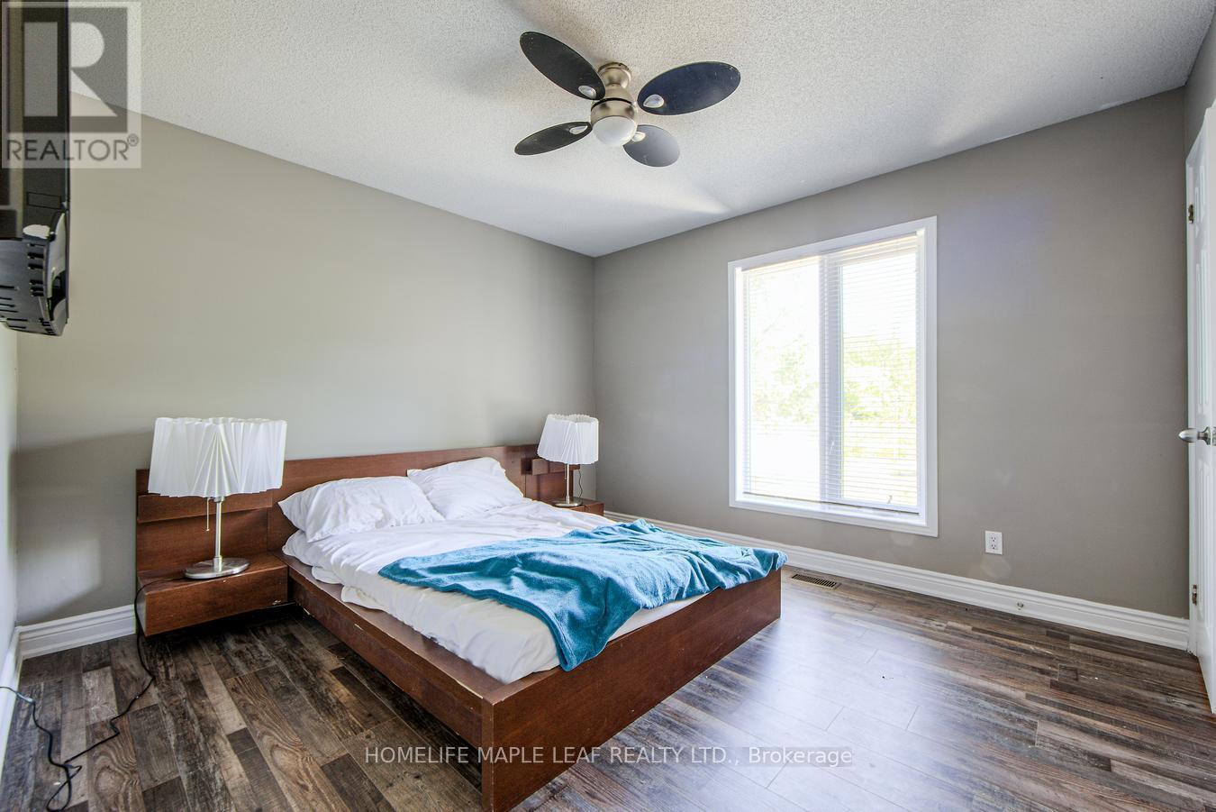 927 #97 Regional Road, Hamilton, ON - Indoor Photo Showing Bedroom