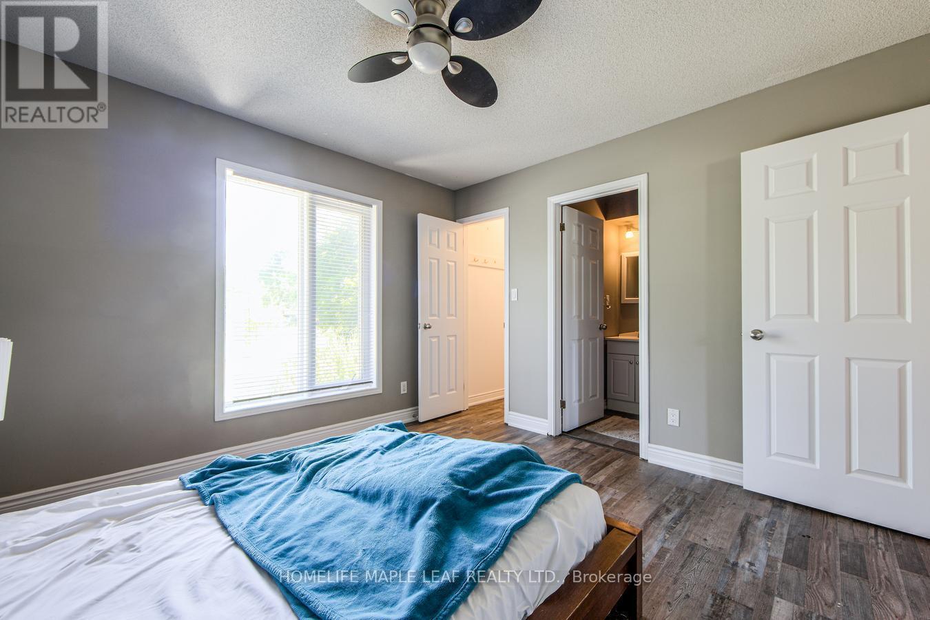927 #97 Regional Road, Hamilton, ON - Indoor Photo Showing Bedroom
