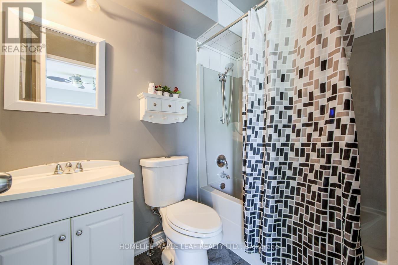 927 #97 Regional Road, Hamilton, ON - Indoor Photo Showing Bathroom