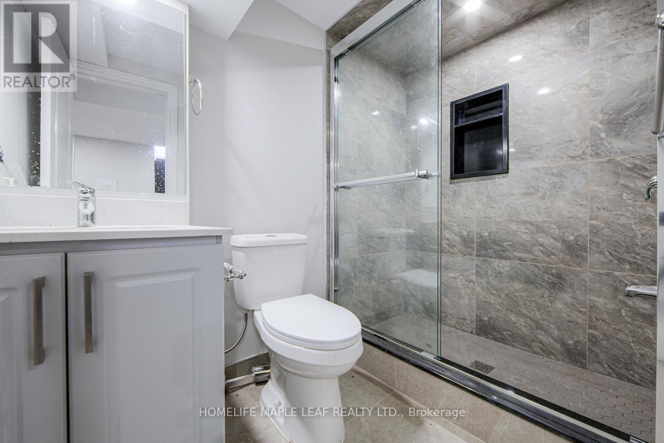 927 #97 Regional Road, Hamilton, ON - Indoor Photo Showing Bathroom