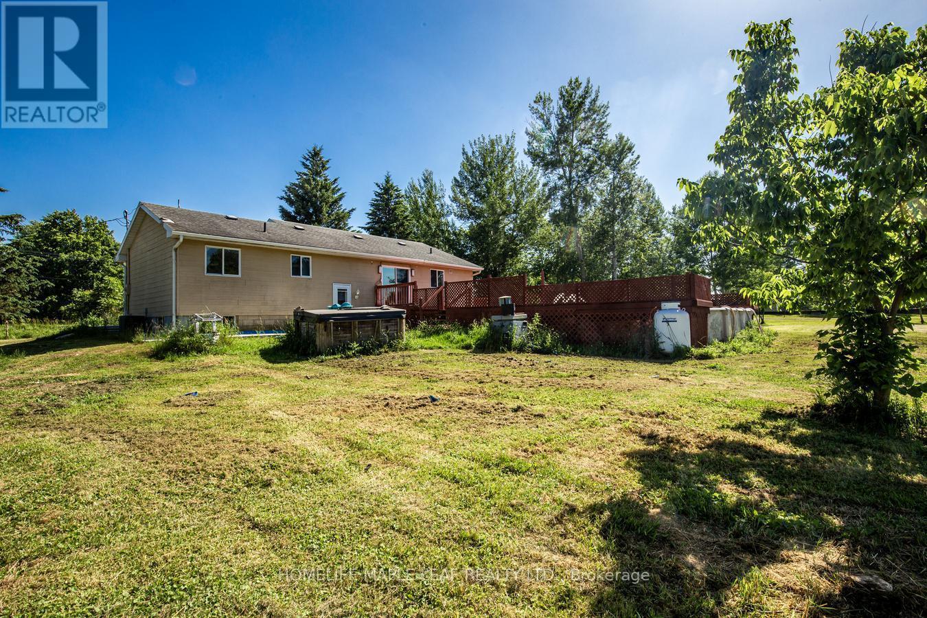 927 #97 Regional Road, Hamilton, ON - Outdoor With Backyard With Exterior