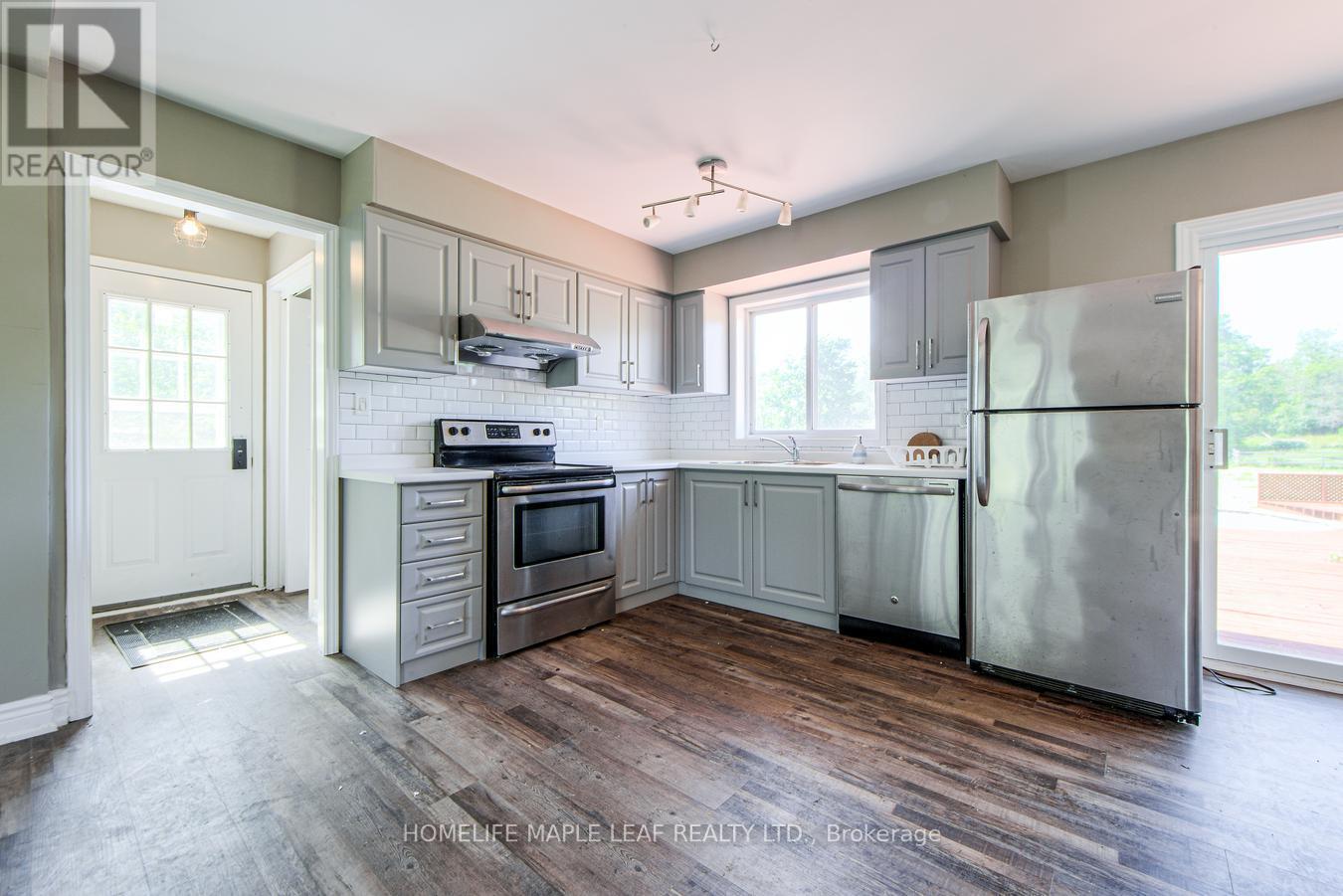 927 #97 Regional Road, Hamilton, ON - Indoor Photo Showing Kitchen