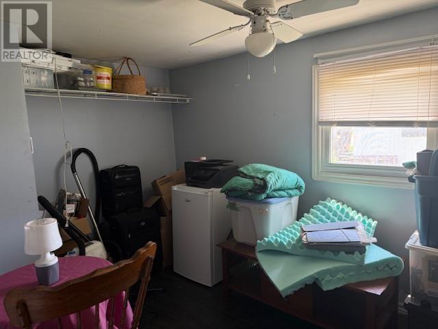 1 Spruce Ct, Heyden, ON - Indoor