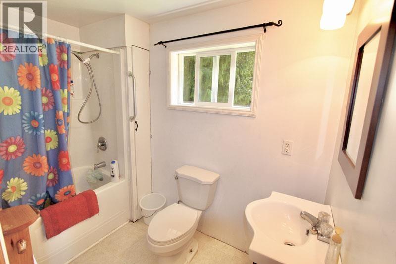 1514 Burgess Avenue, Masset, BC - Indoor Photo Showing Bathroom