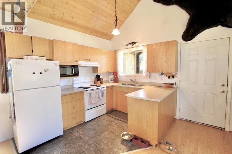 1514 Burgess Avenue, Masset, BC - Indoor Photo Showing Kitchen With Double Sink