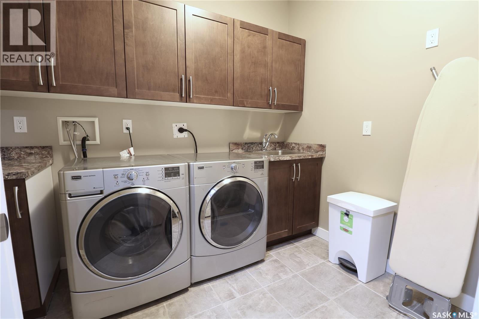 1104 2055 Rose Street, Regina, SK - Indoor Photo Showing Laundry Room