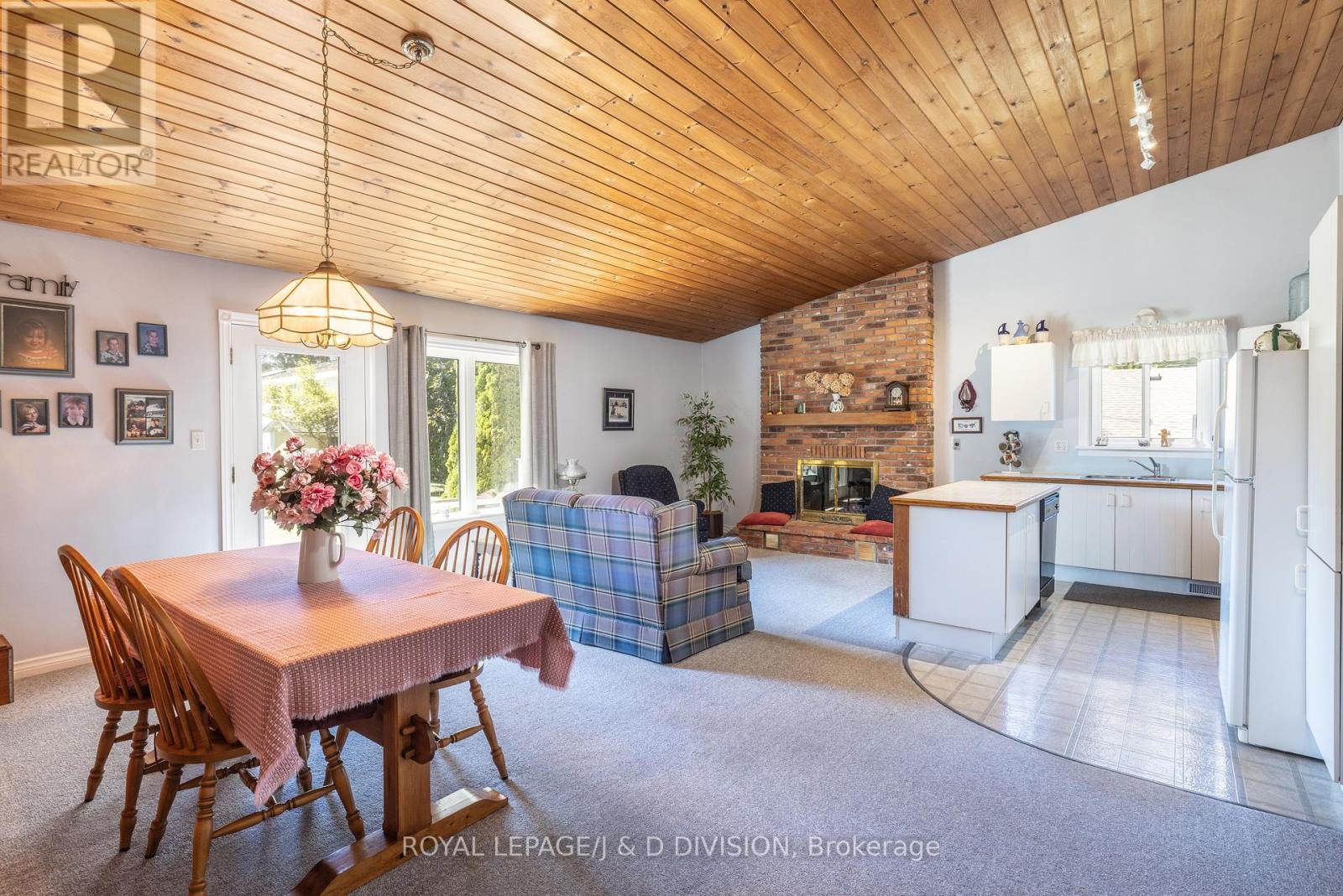 478 Johnson Street, Niagara-On-The-Lake, ON - Indoor With Fireplace