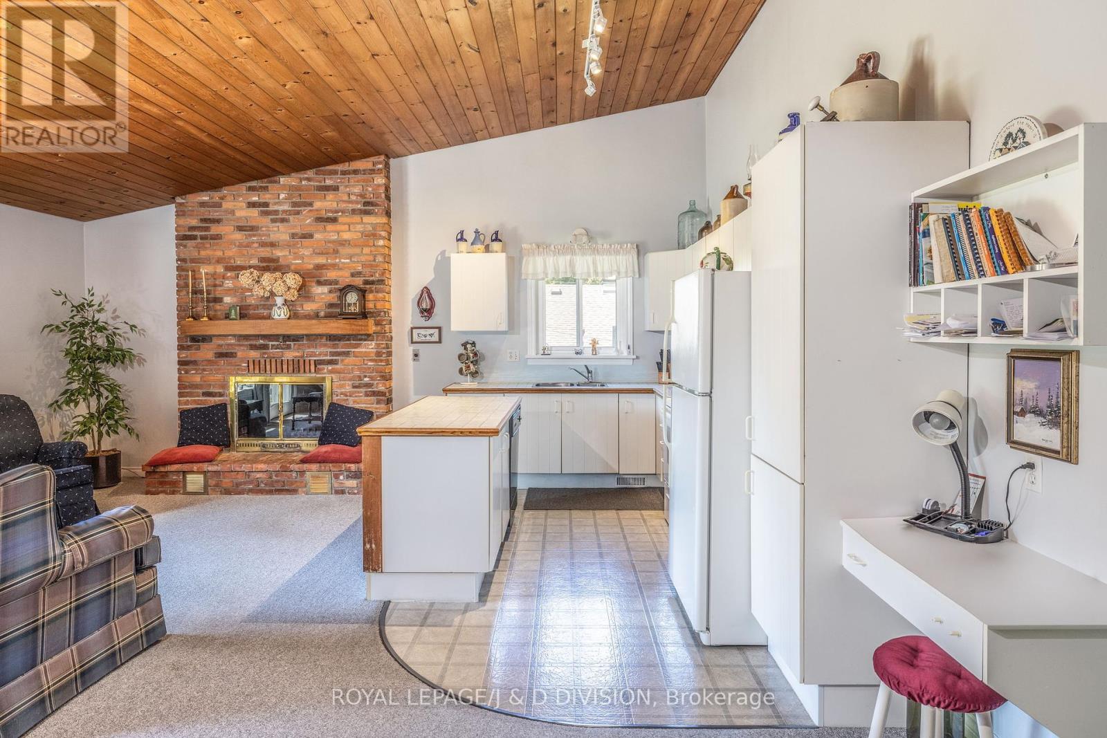 478 Johnson Street, Niagara-On-The-Lake, ON - Indoor With Fireplace